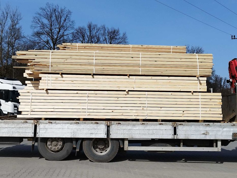 Tartak więźba dachowa deski łaty drewno konstrukcyjne transport HDS