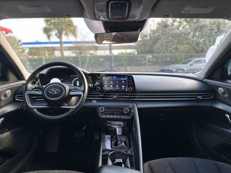 2022 Hyundai Elantra SEL