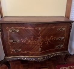 Cómoda de quarto clássica em madeira
