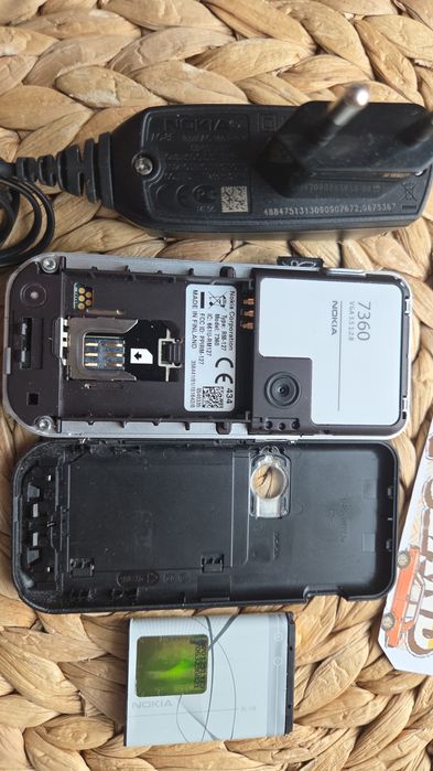 Nokia 7360 z folią na wyświetlaczu,  ANG