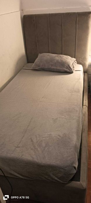 Cama de Solteiro com Arrumação - Madeira, Estofada