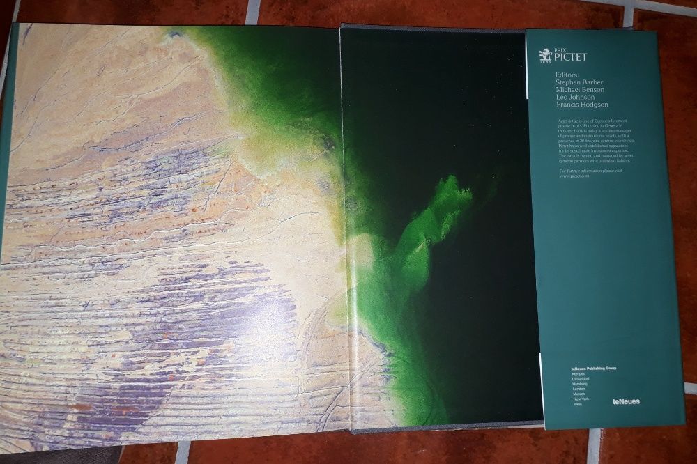 Livro Earth (Photography) - Prix Pictet (Novo)