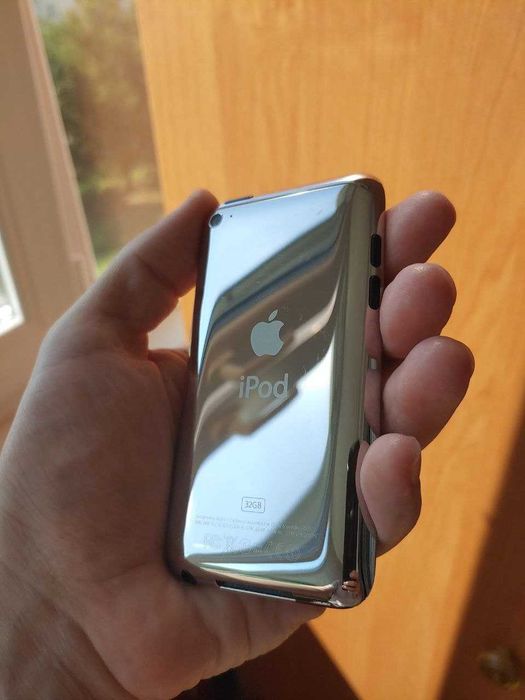 Ipod Touch 4 32Gb бывший в употреблении.  Хорошее состояние.