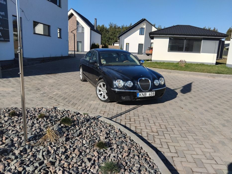 Jaguar S-TYPE 2.7D АВТОМАТ. На полном ходу.
