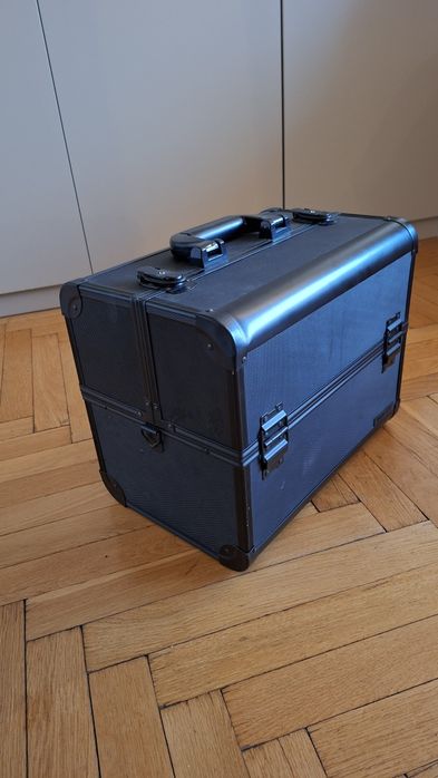 Kuferek kosmetyczny / kufer wizażysty