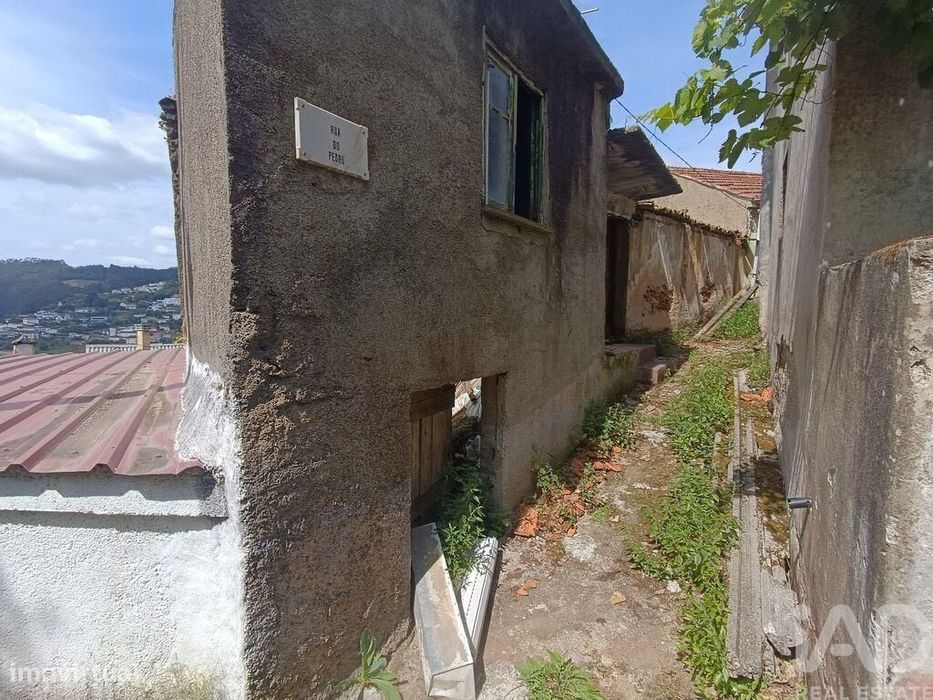 Moradia em gaveto T4 em Torres do Mondego de 92 m2