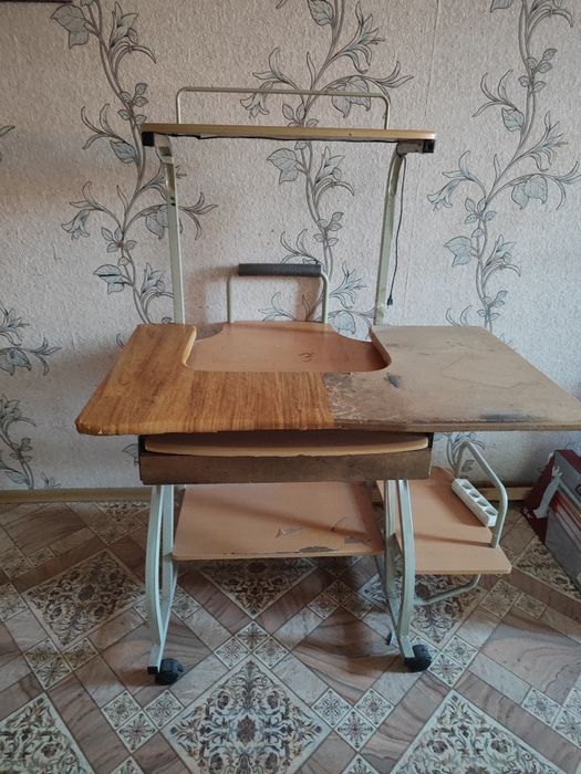 Стол компьютерный