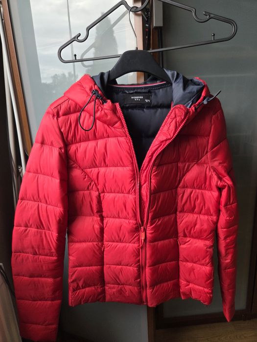 Czerwona kurtka resserved