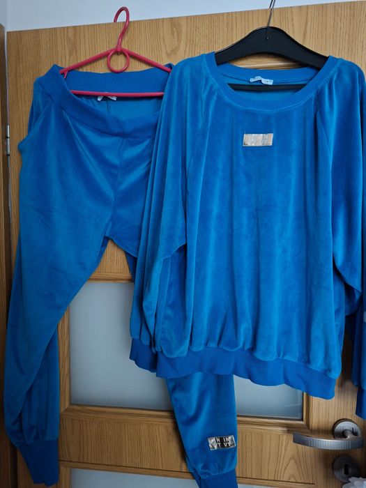 Bardzo ładny chabrowy dres welurowy Megi L/XL