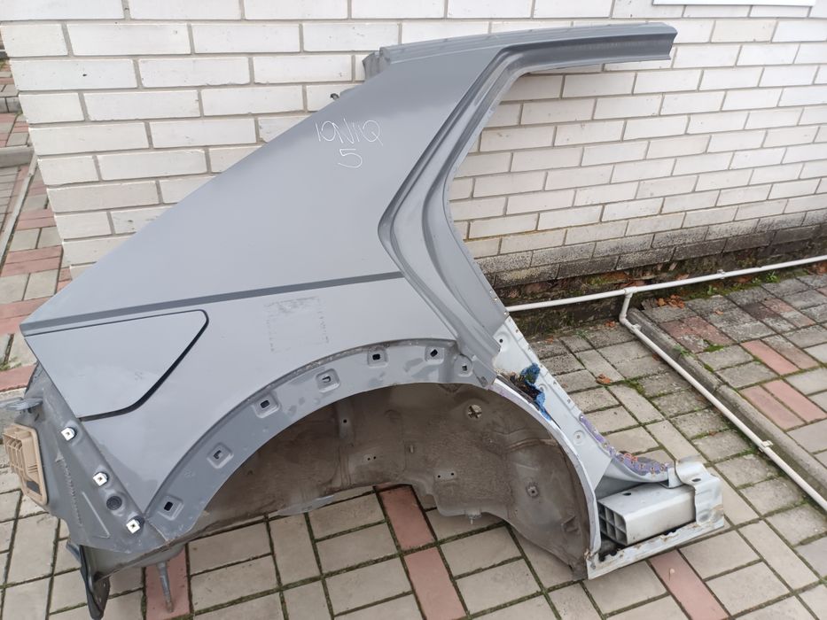 Продам четверть на  Hyundai ionig 5
