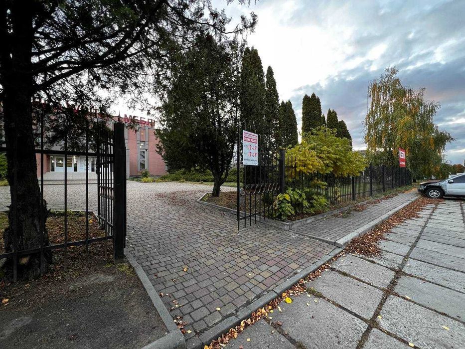 Продам 3-х поверхову окремо побудовану будівлю комерц. призначення