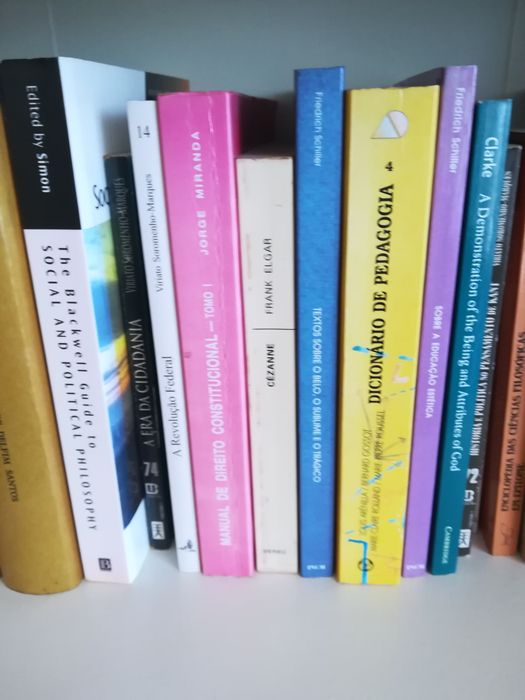 Livros de filosofia, estética, matemática, etc
