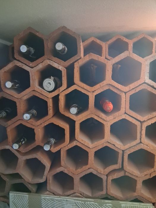 Garrafeira em tijolo