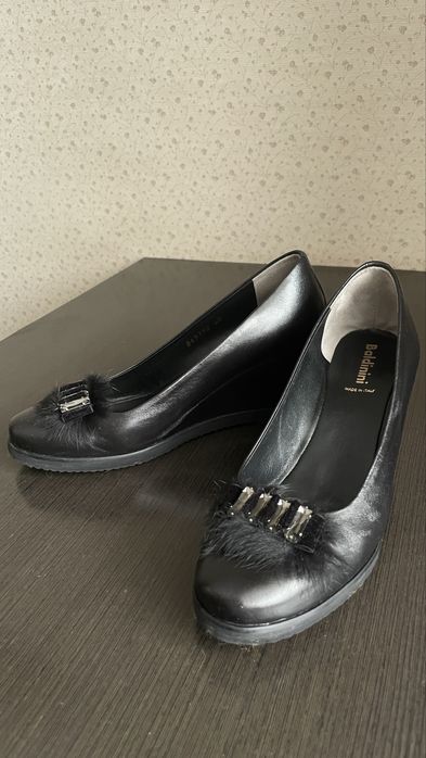 Продам жіночі туфлі