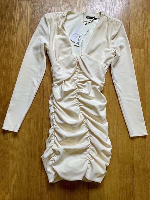 Vestido Justo Drapeado Zara