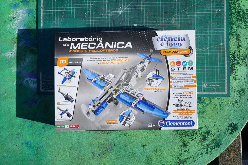 Kit montagem Clementoni 10 modelos "Aviões e Helicópteros"
