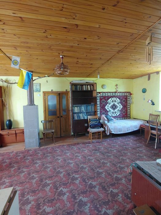 Компактний будинок біля озера