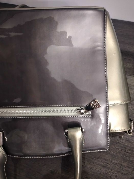 Torebka kazar srebrna elegancka kuferek pasek