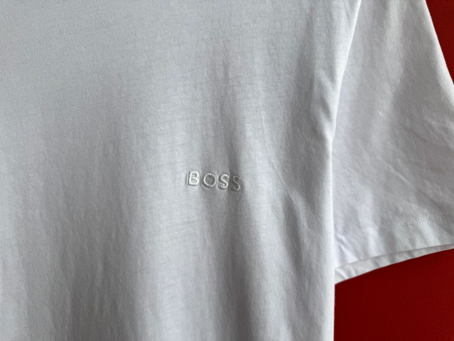 HUGO BOSS оригінал чоловіча біла базова футболка розмір M