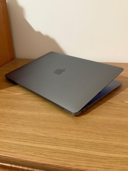 MacBook Air 2018 / 16gb / 256gb