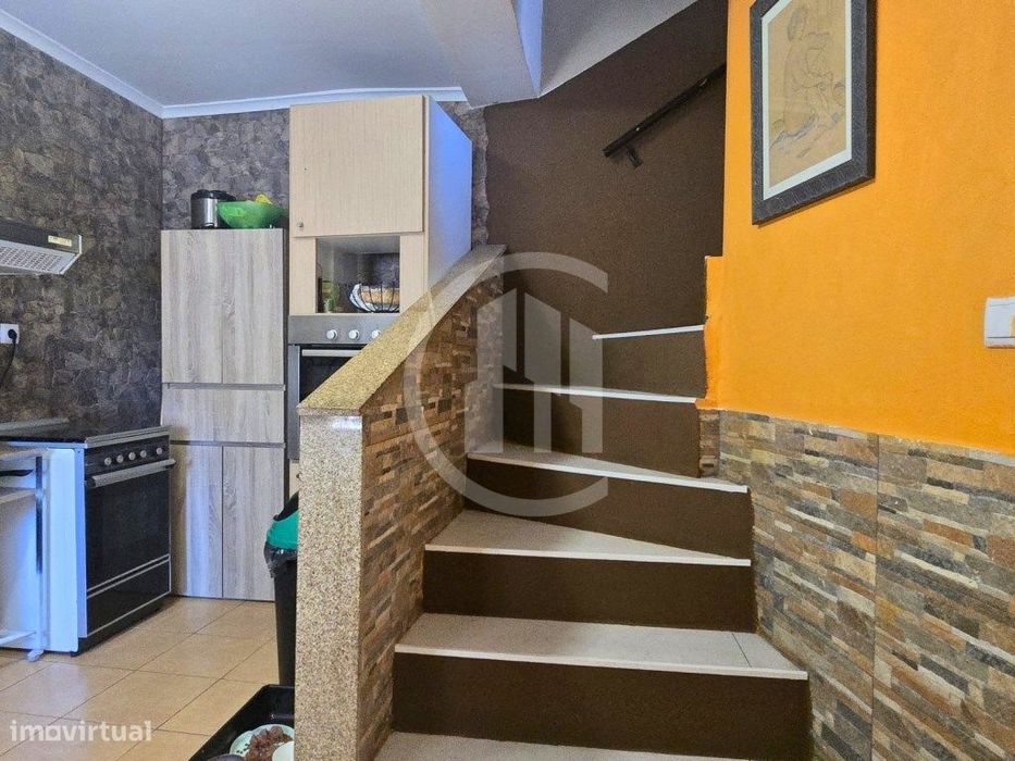 Moradia com Potencial Habitacional e Comercial no Coração Histórico...