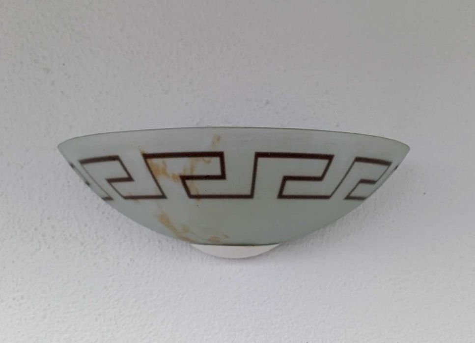 Candeeiro de parede interior em vidro opalino semicircular