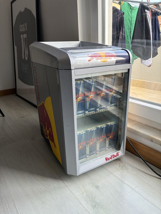 Mini Frigorífico Red Bull Original – Para Reparação – 100 € Fixo