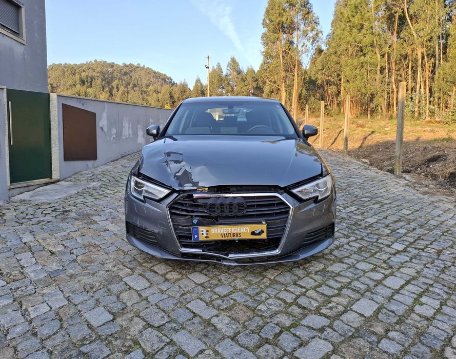 Audi A3 Sportback 1.6 TDI Design 135 Mil Kms Nacional de 2017/10