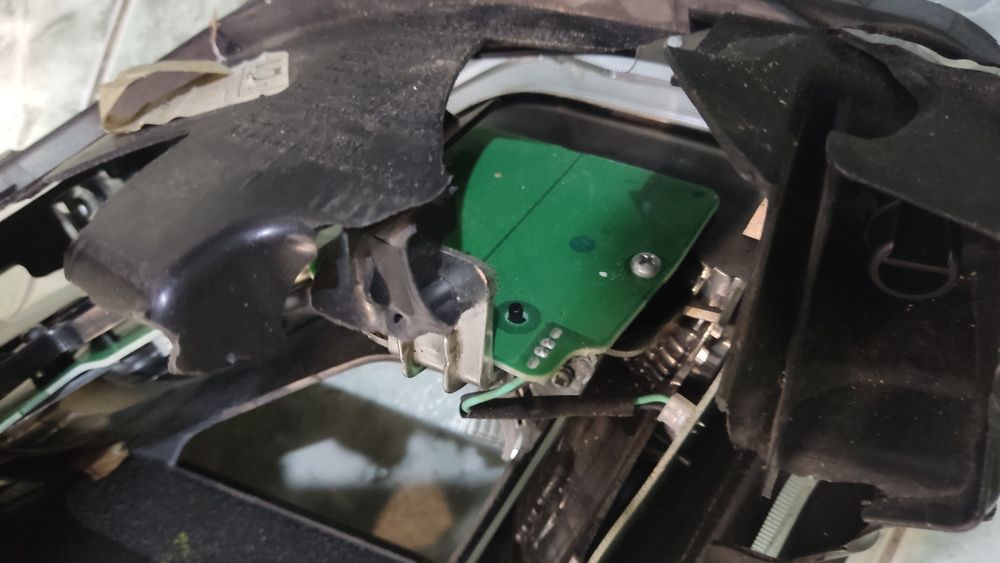 Фара Nissan Rogue 2014-2016  на запчастини