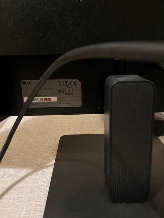 Monitor LG MR400, de 27 polegadas