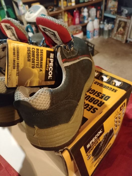 Sapatos de segurança número 42