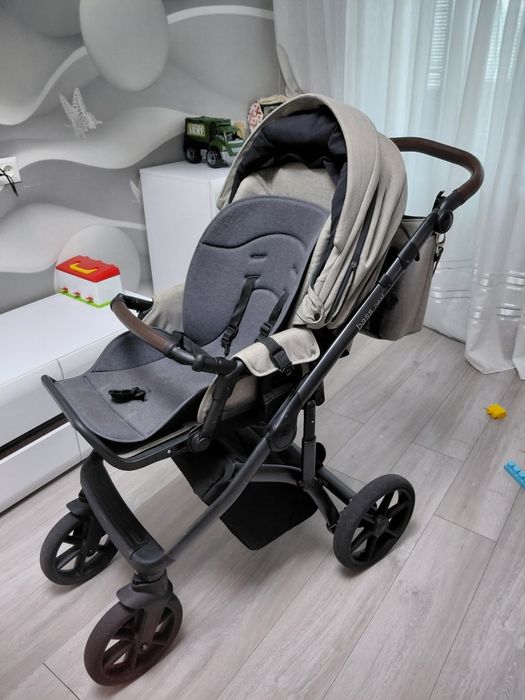 Продам коляску 2 в 1 Roan Bass Next