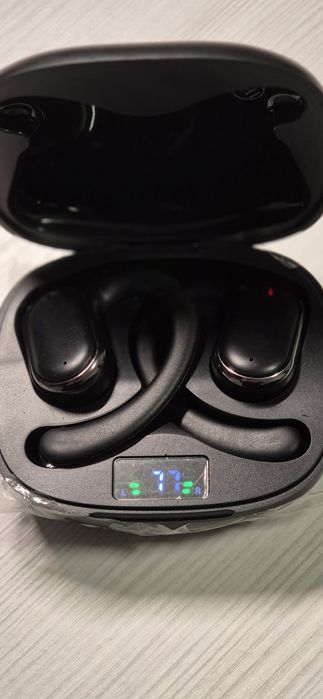 Накладні навушники.