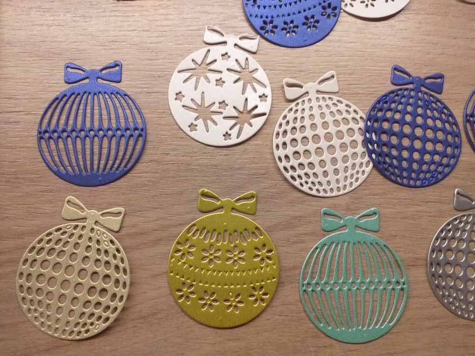 Scrapki scrapbooking bombki ażurowe Boże Narodzenie