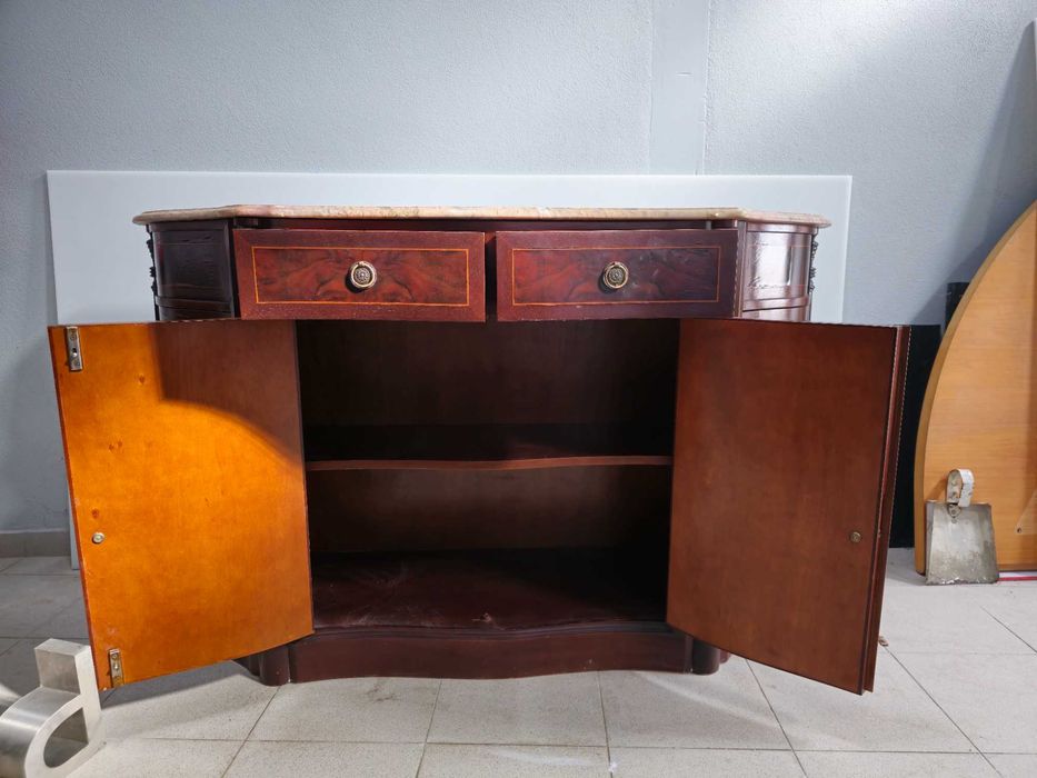 Móvel de Madeira com Pedra Mármore