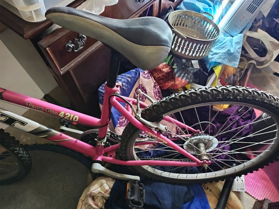 Bicicletas para andar cor roxy como novo resto dois só trocar câmeras do ar...