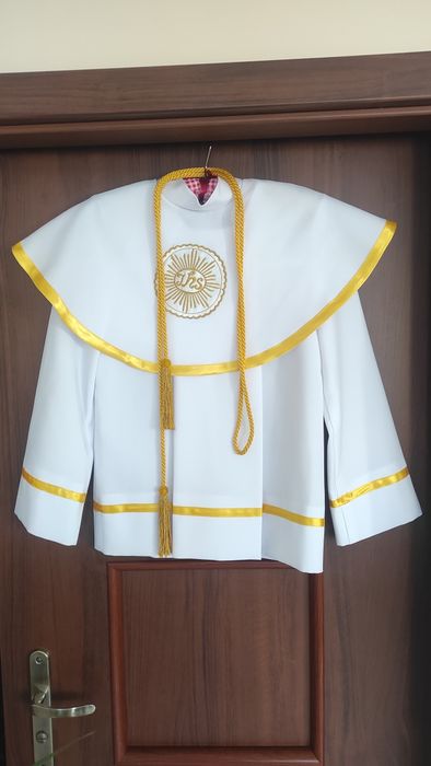 Sprzedam dwie alby komunijne różnych rozmiarów