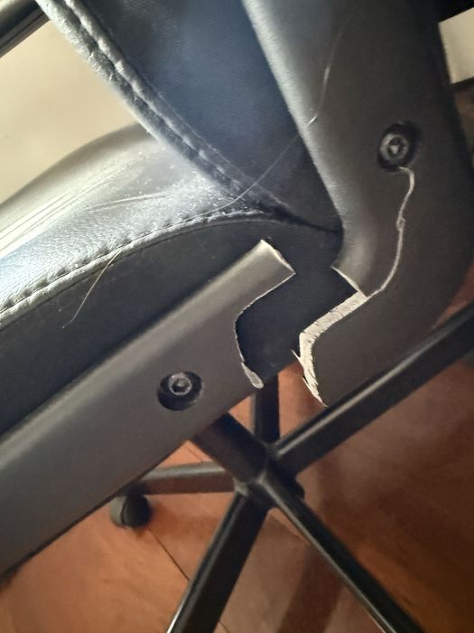 Cadeira de escritorio em pele