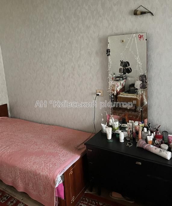 Продаж двокімнатної квартири вул. Михайла Стельмаха, 8. м. Голосіївська 10 хв