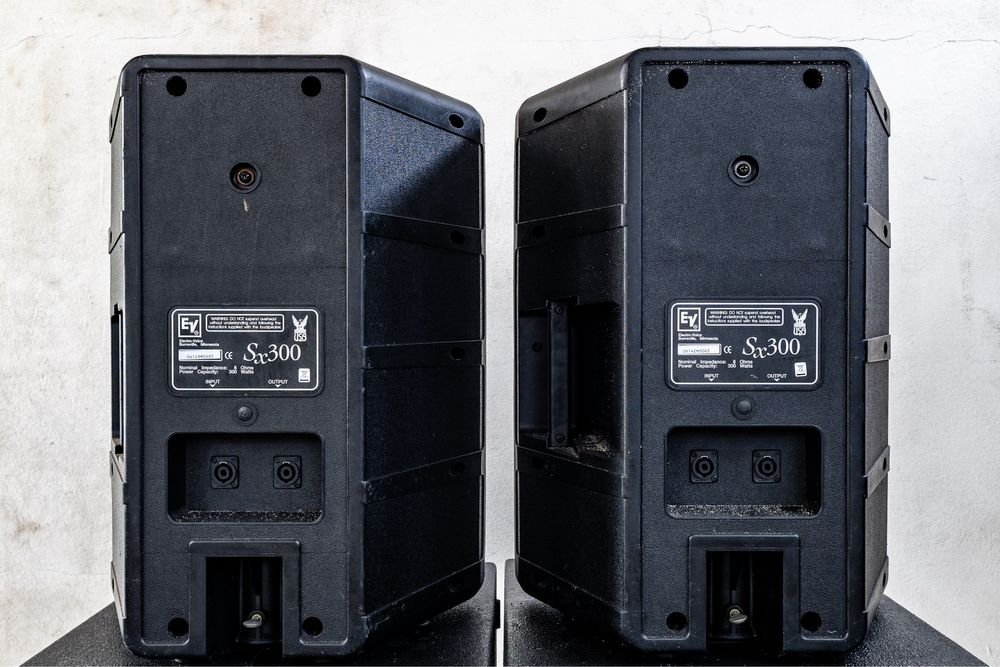 Colunas Electro Voice SX300
