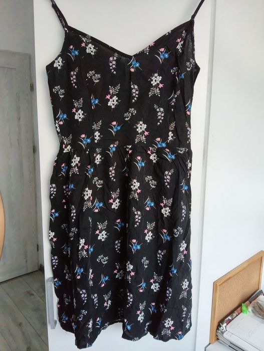 Sukienka w kwiaty H&M