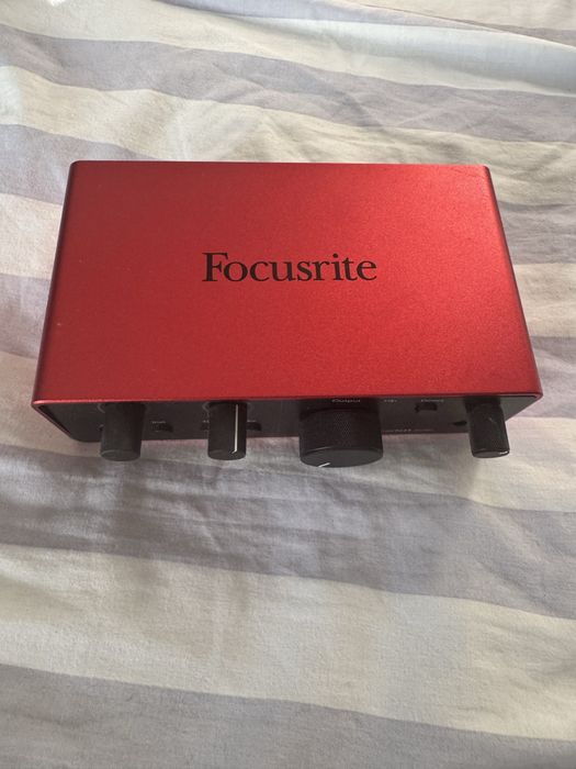 Pack de Estúdio Profissional: RØDE NT1 + Focusrite Scarlett Solo + Escudo Acústico