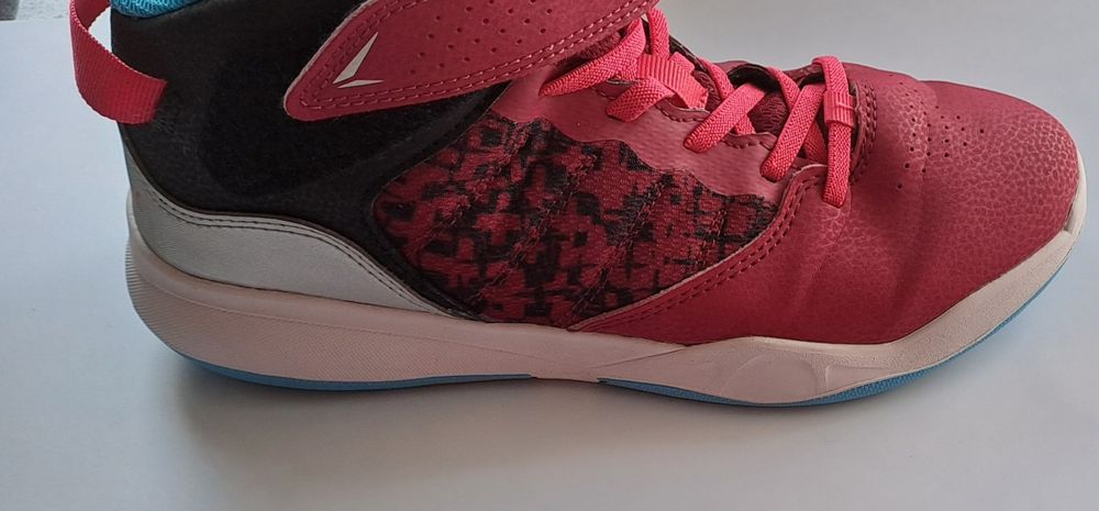 Sapatos basketbol Tarmak tamanho 39(Europa)