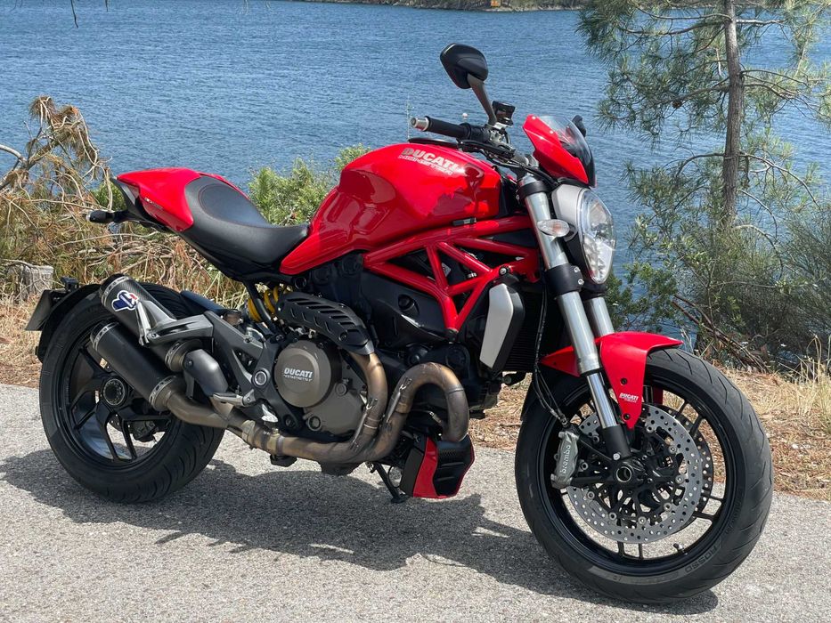 Ducati Monster 1200S