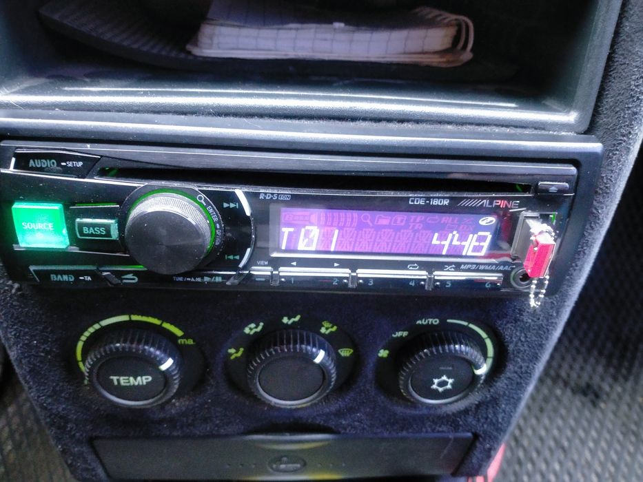 Alpine CDE -180R магнитола с блютузом