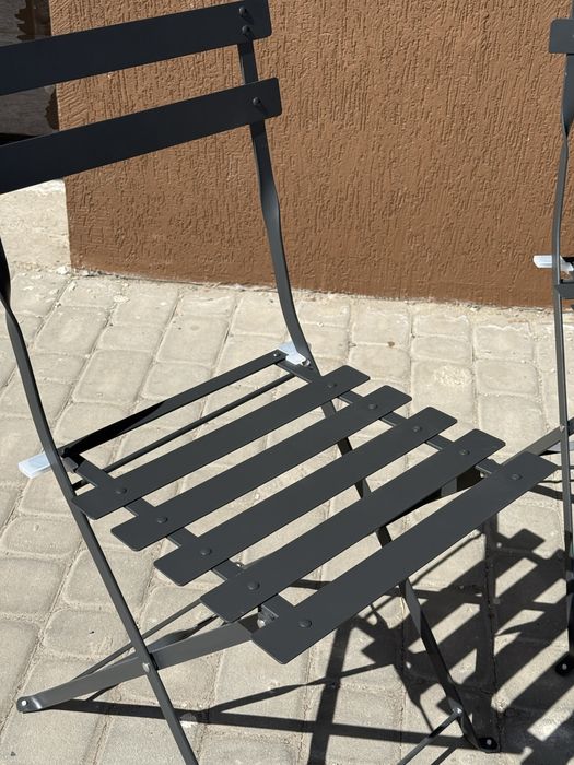 Продам металеві стільці з подушками
