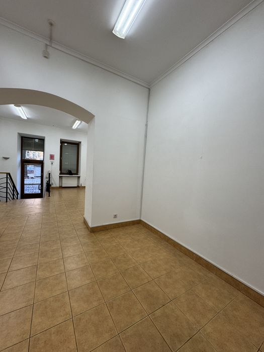 Оренда магазин салон офіс центр вул.І.Франка приміщення