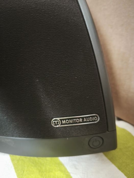 Coluna Monitor audio i dock