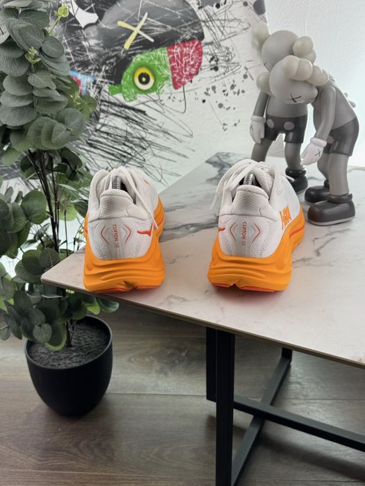 Кросівки Hoka Clifton 10 42.5 розмір Е16026