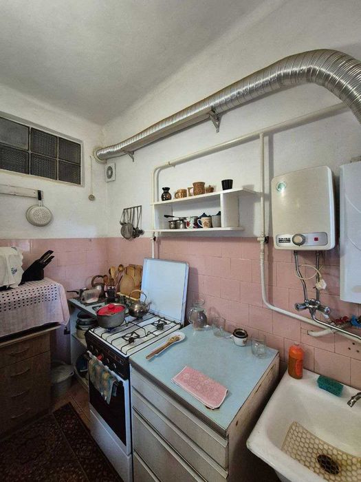 Продаж двоповерхового будинку з ділянкою та комерцією | м. Тячів